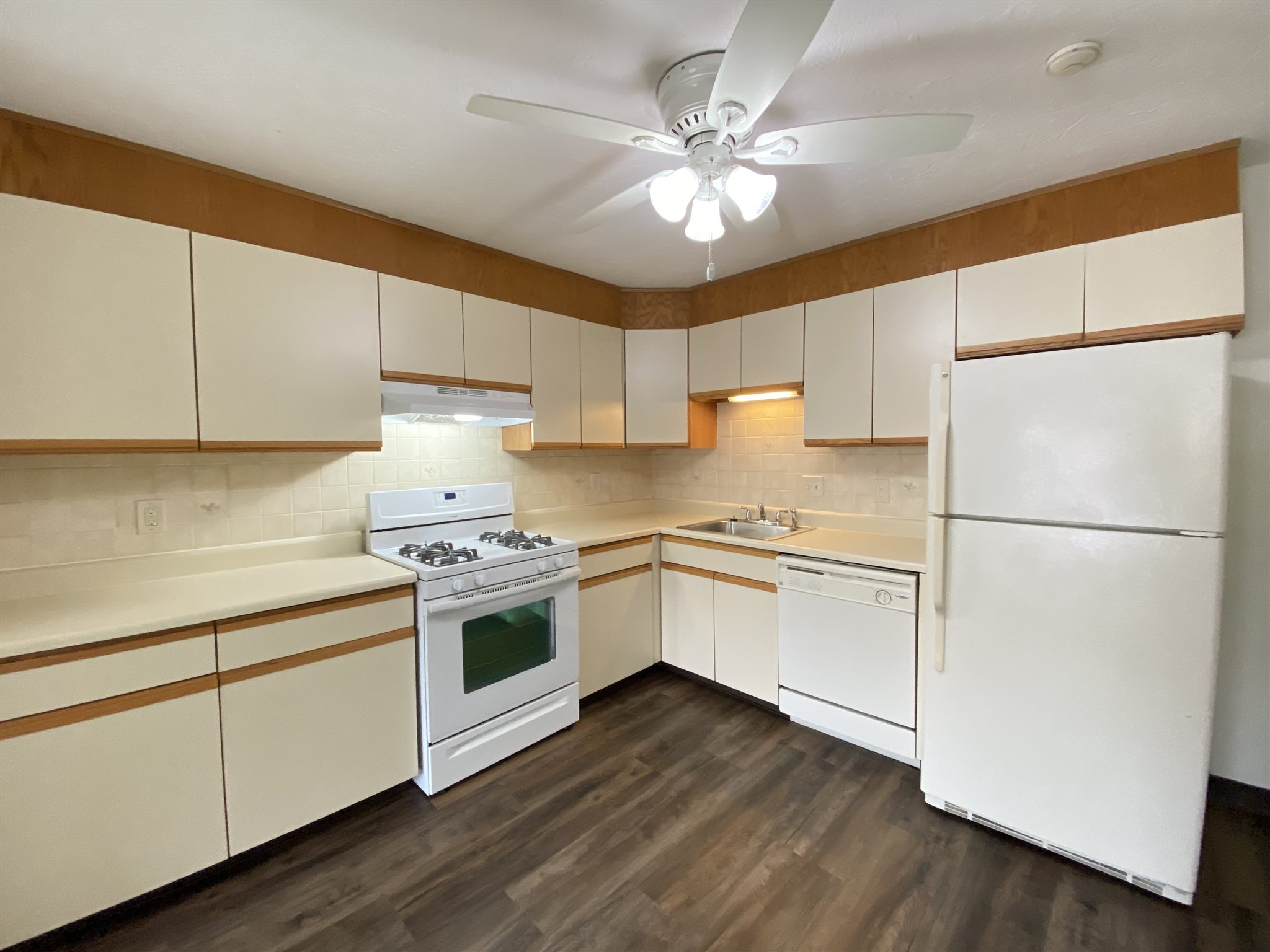 379 Huse Road, Unit 19 Manchester, NH 03103 - Photo 12 of 34