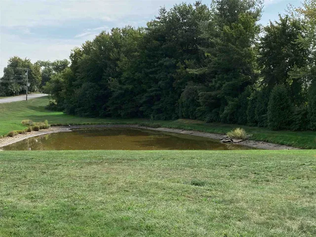 $1,727 | 379 Huse Road, Unit 19, Manchester, NH 03103