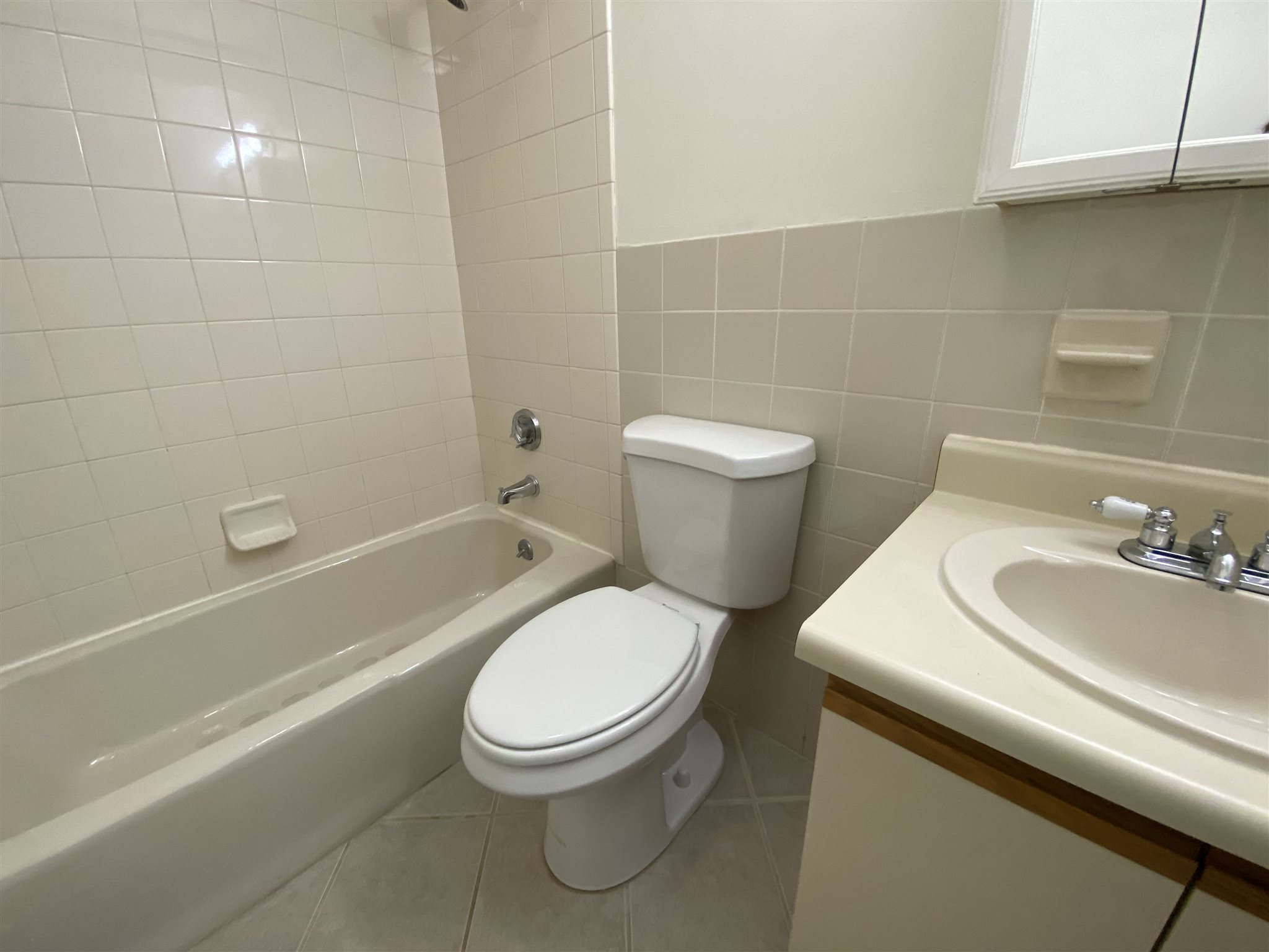 379 Huse Road, Unit 19 Manchester, NH 03103 - Photo 10 of 34