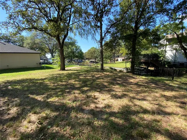 a view of a yard with a tree