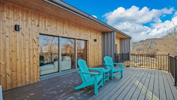 a house view with backyard space