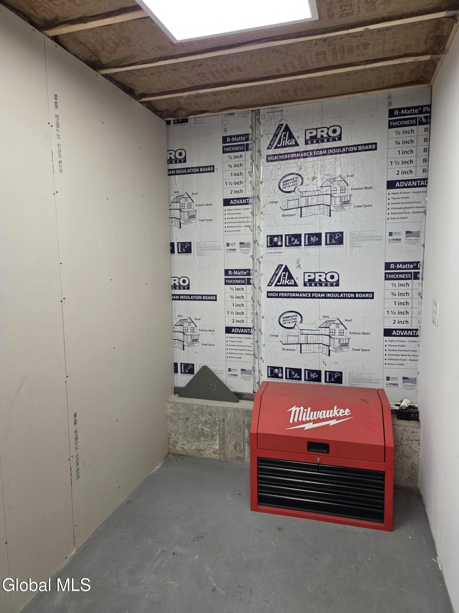 784 Burdeck Street, Unit REAR Rotterdam, NY 12306 - Photo 4 of 10 2