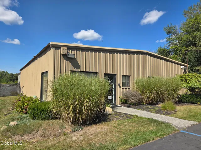 $3,500 | 784 Burdeck Street, Unit REAR, Rotterdam, NY 12306