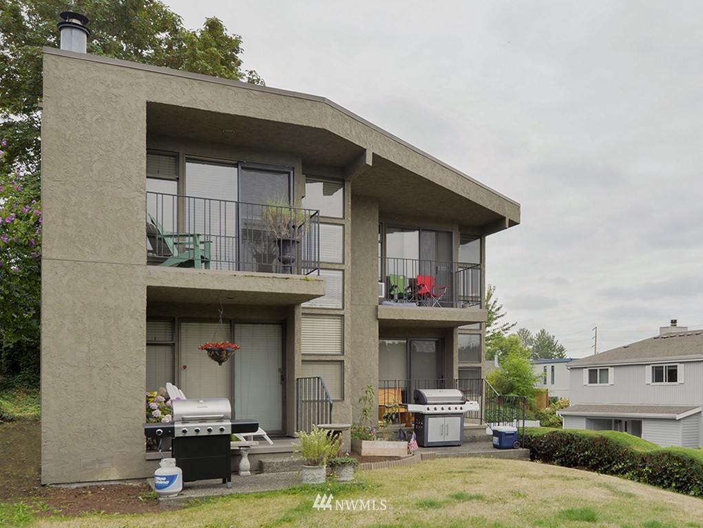805 North 33rd Place Renton, WA 98056 - Photo 3 of 24 a view of a car park in front of house