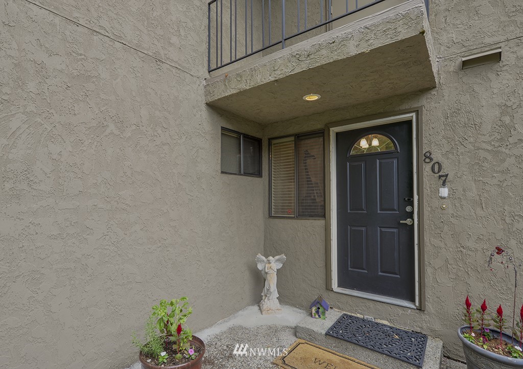 805 North 33rd Place Renton, WA 98056 - Photo 23 of 24 a front view of a house