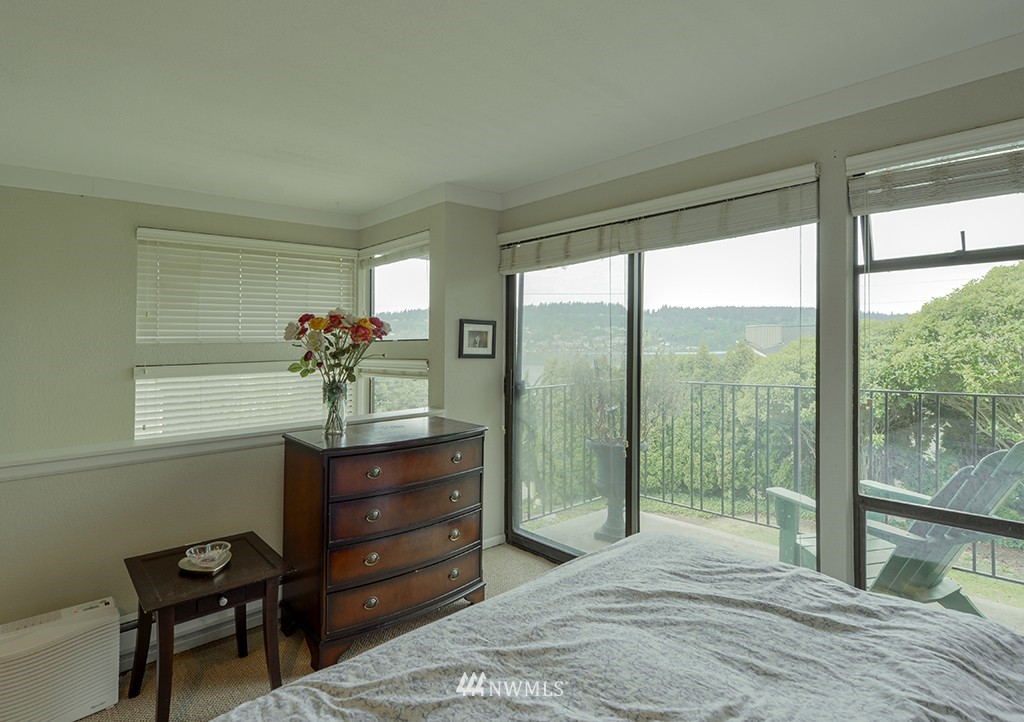 805 North 33rd Place Renton, WA 98056 - Photo 8 of 24 a room with a bed and a potted plant