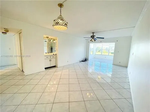 $1,850 | 9370 Southwest 8th Street, Unit 423, Boca Raton, FL 33428