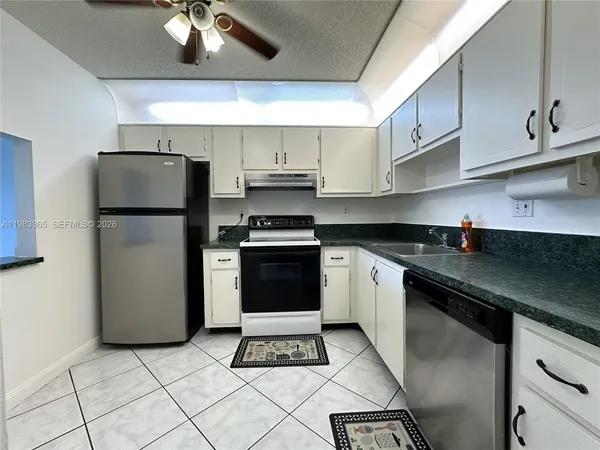 $1,850 | 9370 Southwest 8th Street, Unit 423, Boca Raton, FL 33428