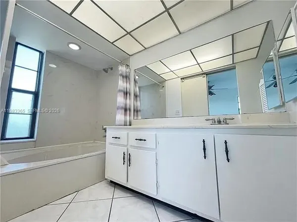 $1,850 | 9370 Southwest 8th Street, Unit 423, Boca Raton, FL 33428