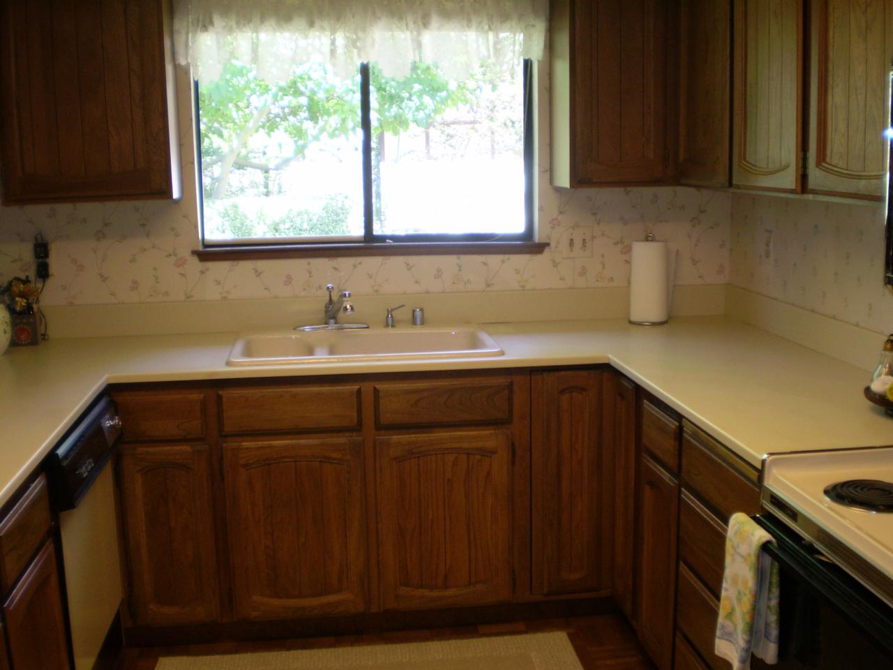 14538 Holiday Road Redding, CA 96003 - Photo 3 of 22 Kitchen