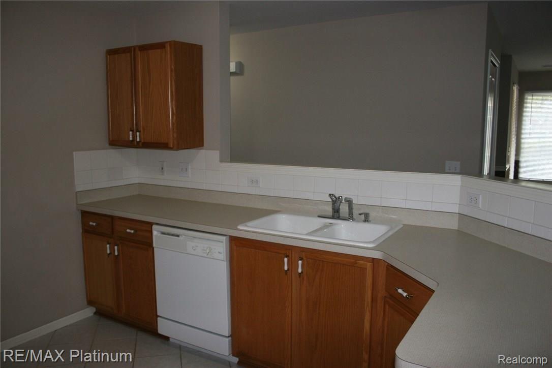 4074 Hampton Ridge Boulevard, Unit 58 Howell, MI 48843 - Photo 37 of 37 Never feel trapped in the kitchen again with this open floorplan~