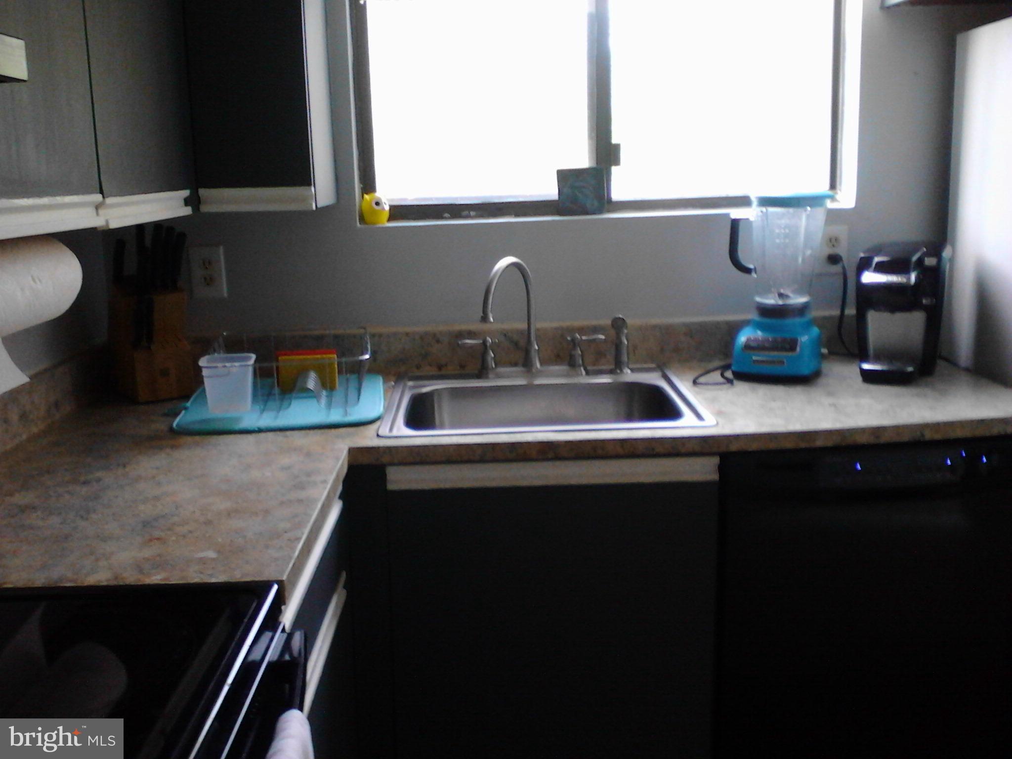 365 Capetowne Road Arnold, MD 21012 - Photo 3 of 20 Sunny KITCHEN with View of Front