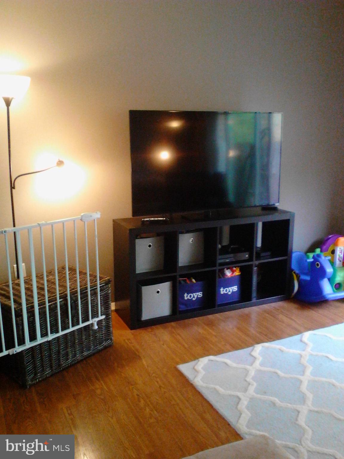 365 Capetowne Road Arnold, MD 21012 - Photo 8 of 20 LIVING ROOM with WOOD FLOORS