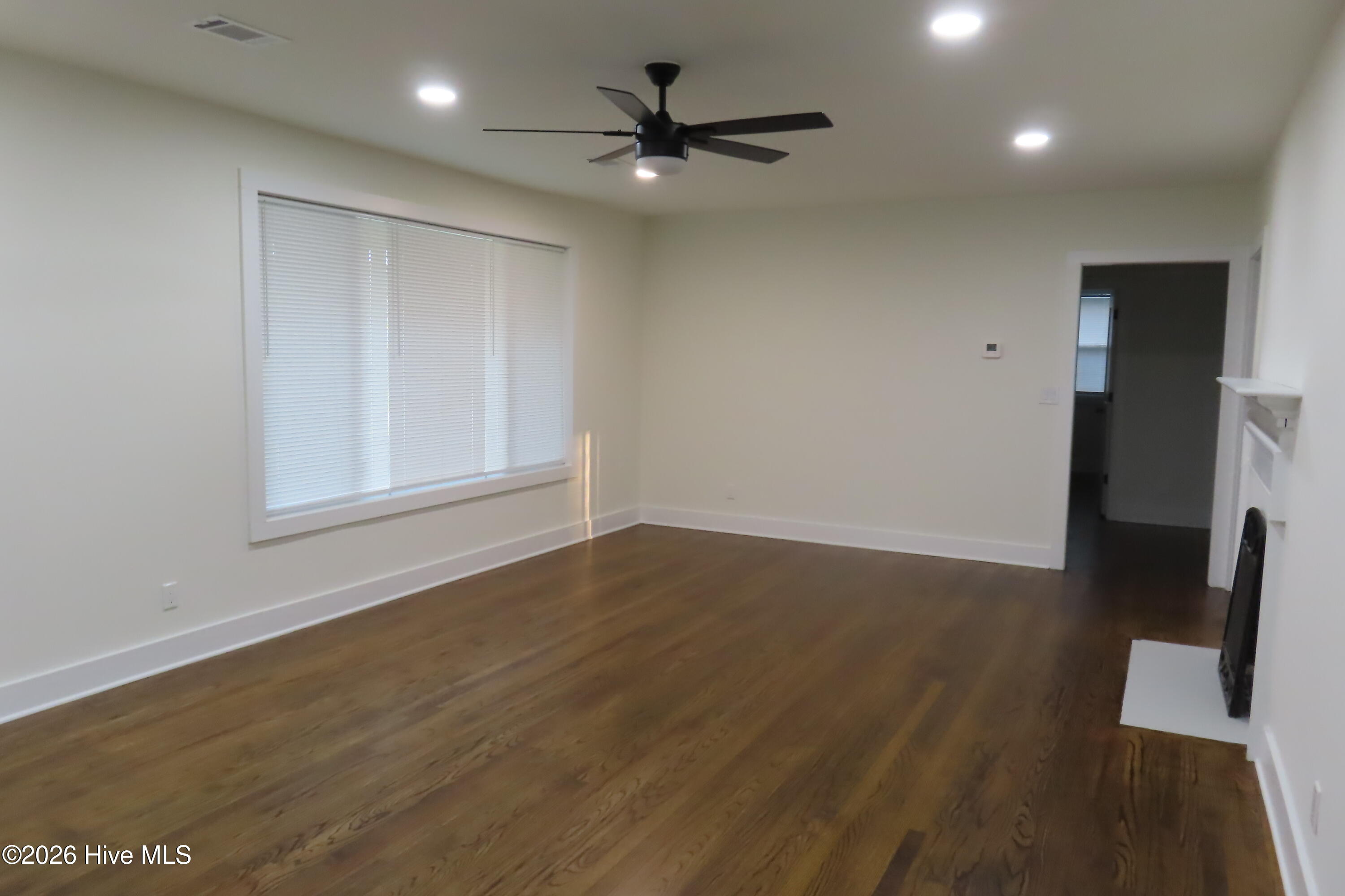 237 East Vineland Road Augusta, GA 30904 - Photo 4 of 20 Living Room View 2