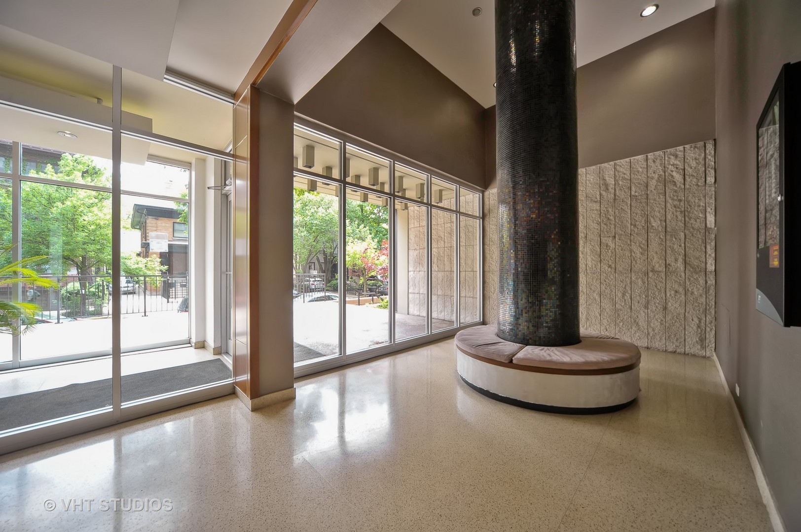 450 West Briar Place, Unit 11G Chicago, IL 60657 - Photo 3 of 21
