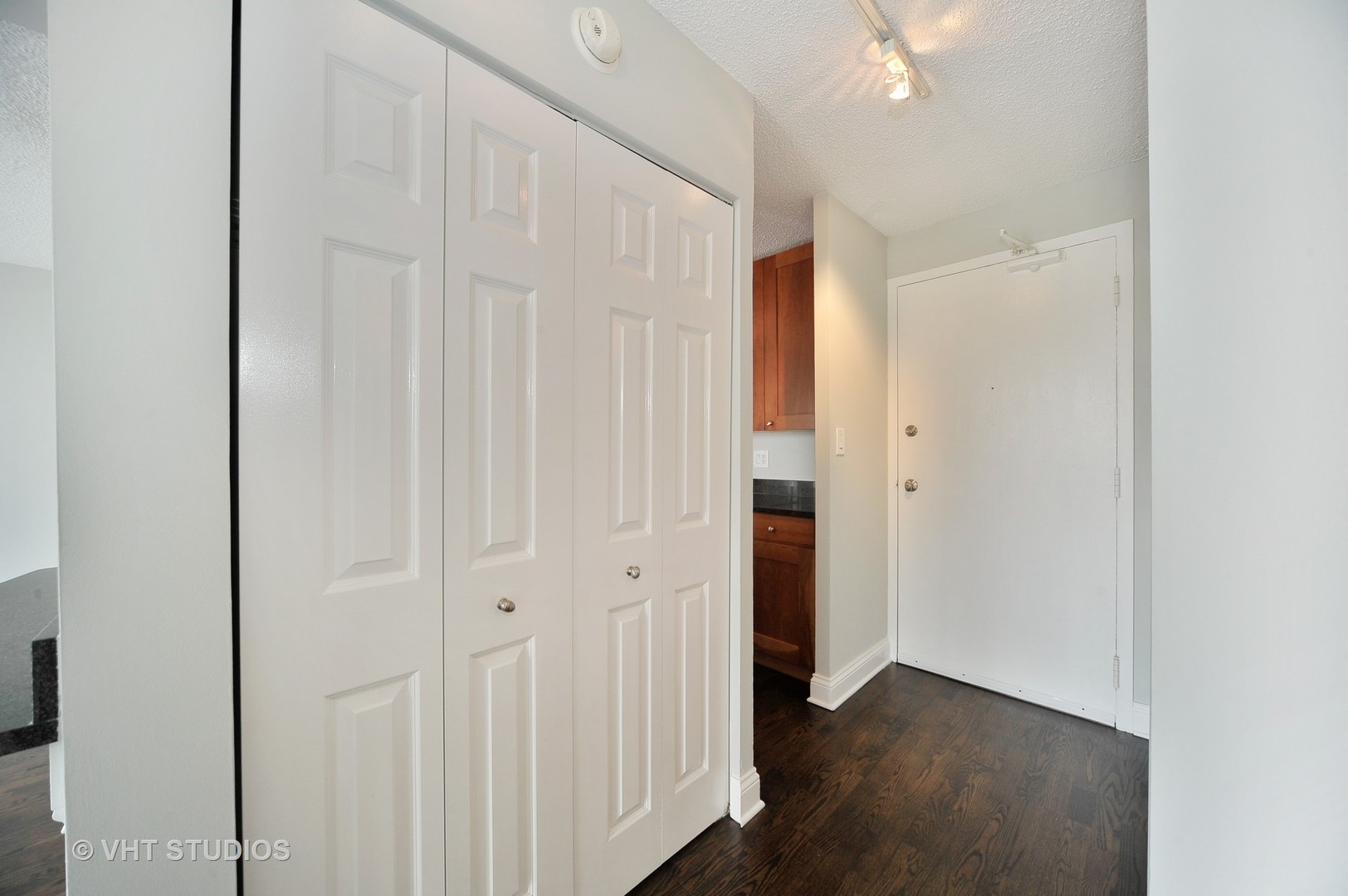 450 West Briar Place, Unit 11G Chicago, IL 60657 - Photo 6 of 21