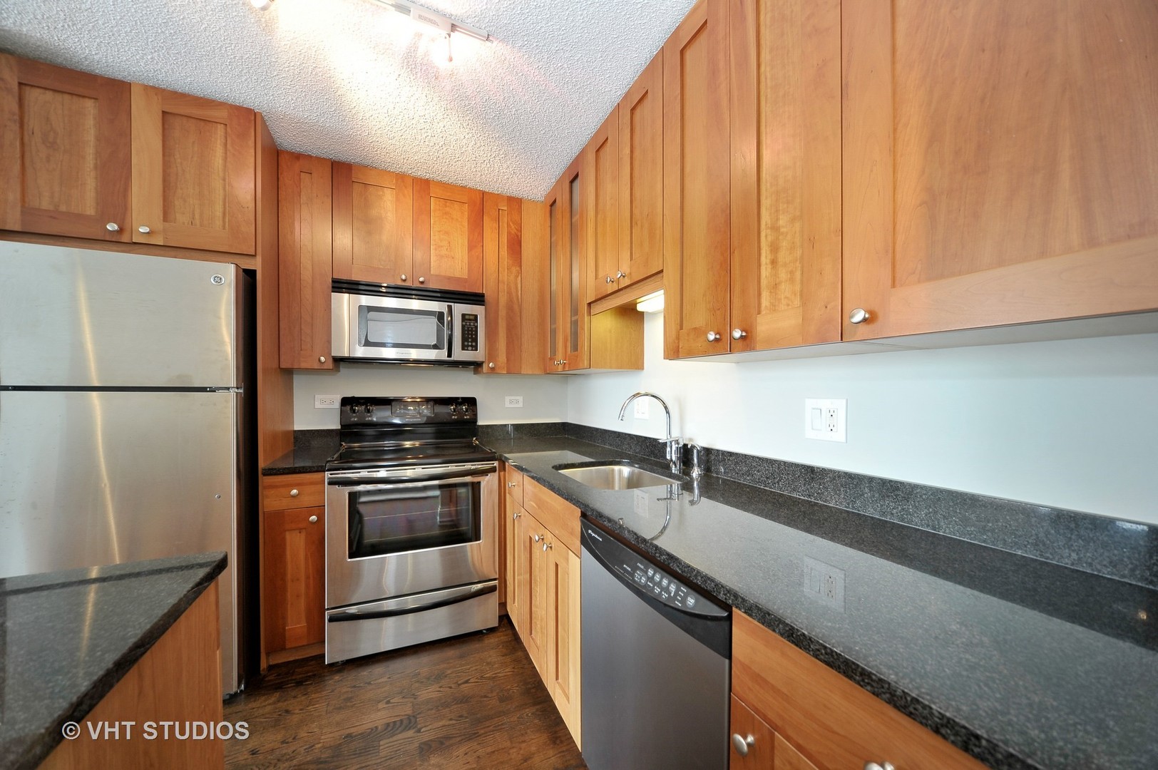450 West Briar Place, Unit 11G Chicago, IL 60657 - Photo 10 of 21