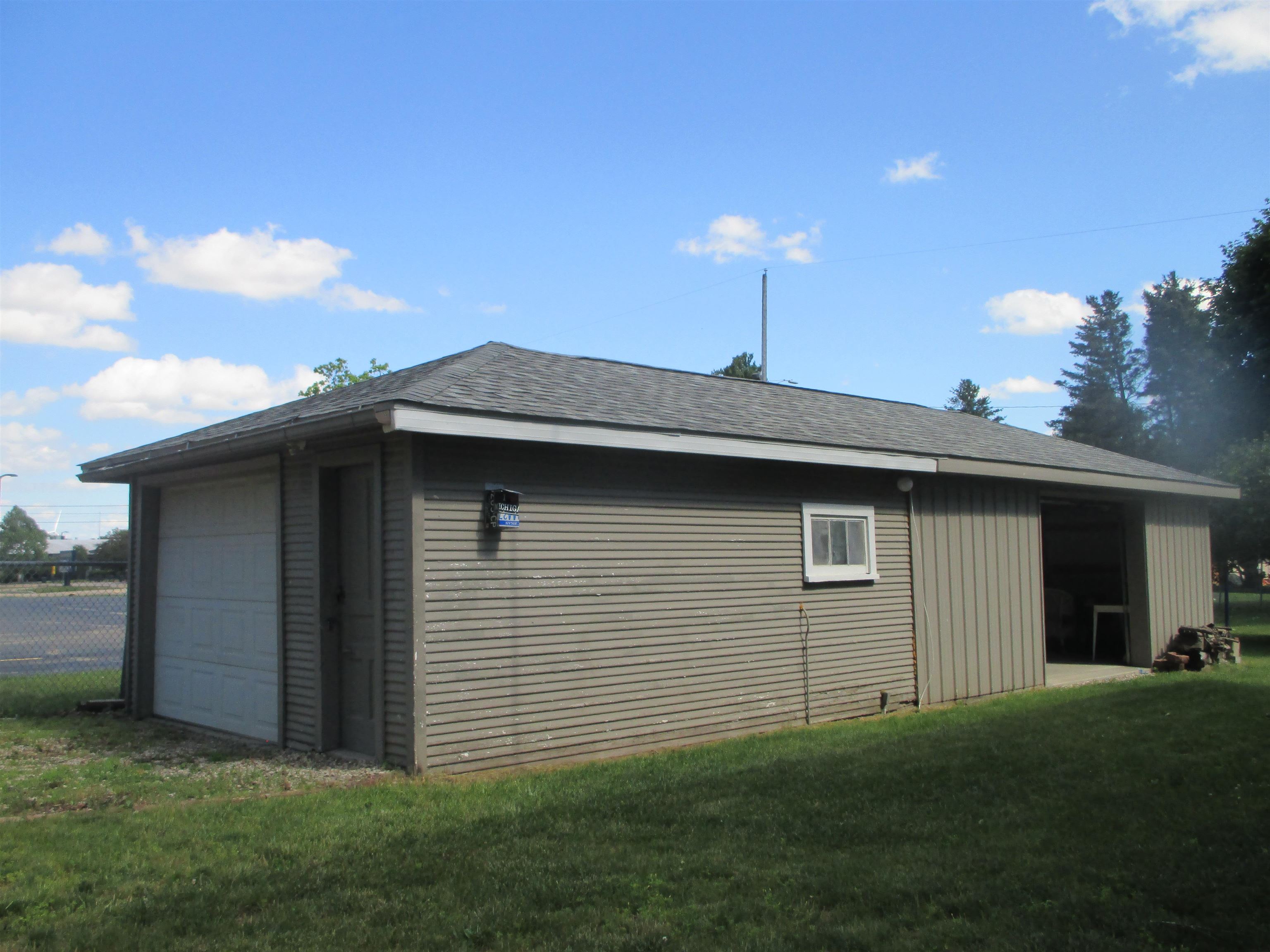 107 West Hall Street Shepherd, MI 48883 - Photo 4 of 20