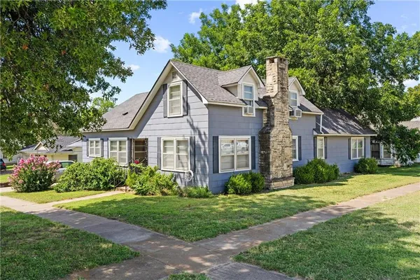 204 West Cherokee Street, Sedan, KS 67361