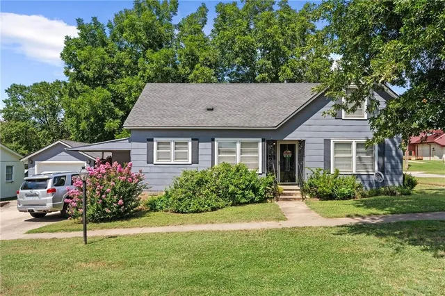 $109,900 | 204 West Cherokee Street, Sedan, KS 67361