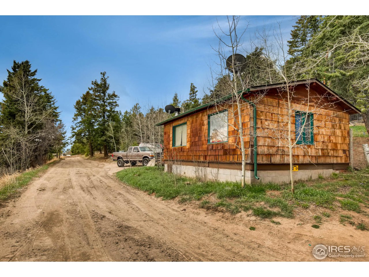 8537 Doubleheader Ranch Road Morrison, CO 80465 - Photo 16 of 40 a backyard of a house with lots of green space