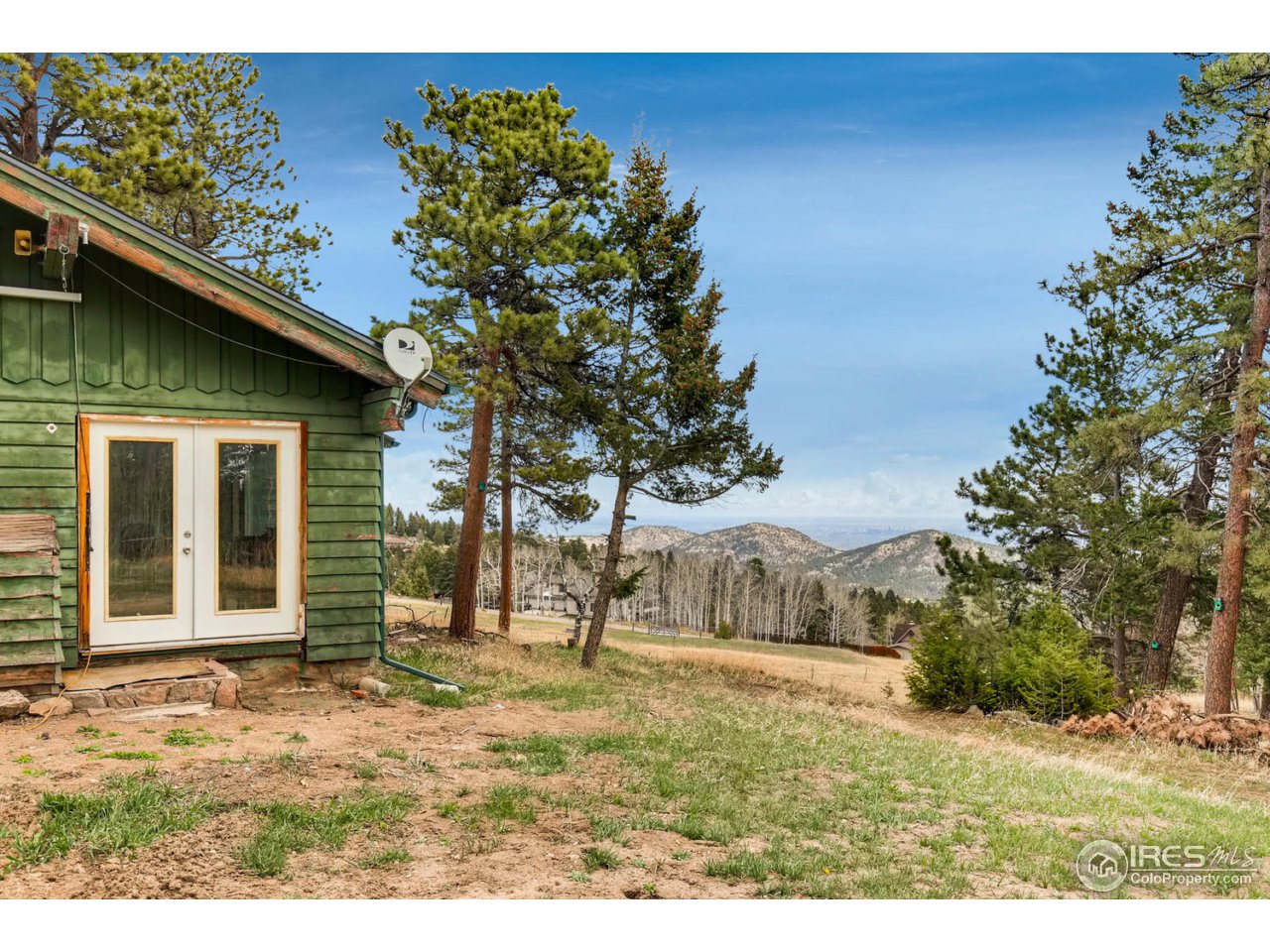 8537 Doubleheader Ranch Road Morrison, CO 80465 - Photo 23 of 40 a backyard of a house with lots of green space