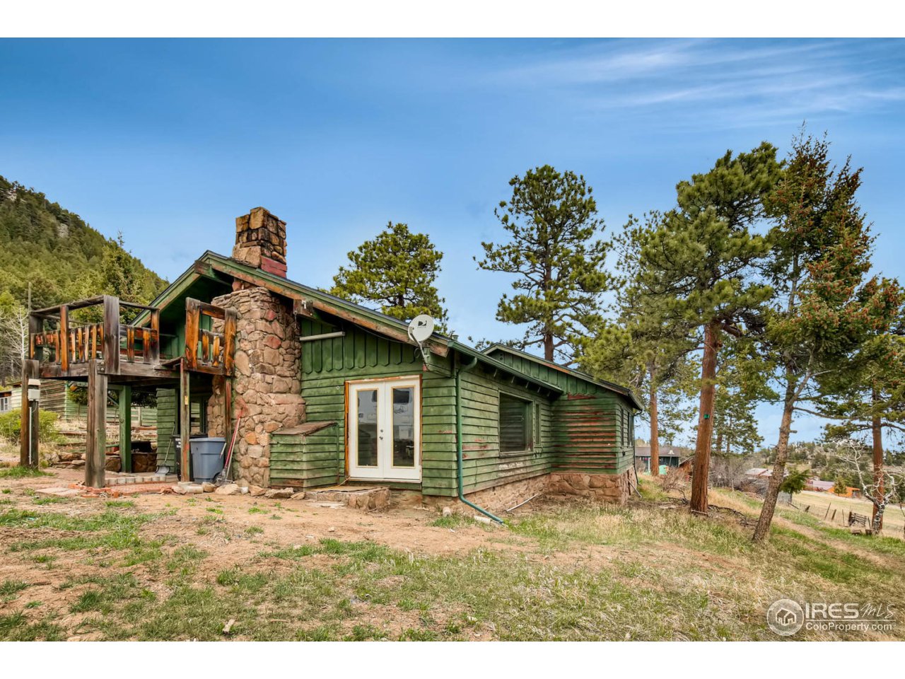 8537 Doubleheader Ranch Road Morrison, CO 80465 - Photo 31 of 40 a backyard of a house with lots of green space