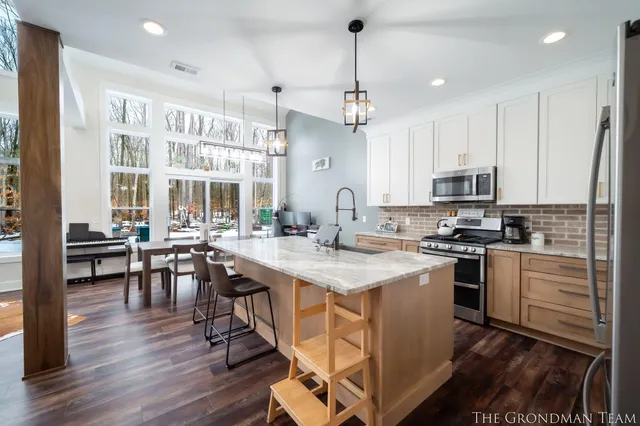 $935,000 | 10711 Stump Street, Grand Haven, MI 49417