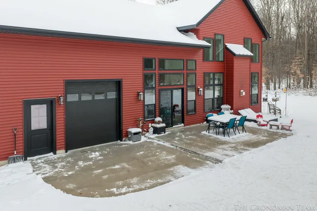 $935,000 | 10711 Stump Street, Grand Haven, MI 49417