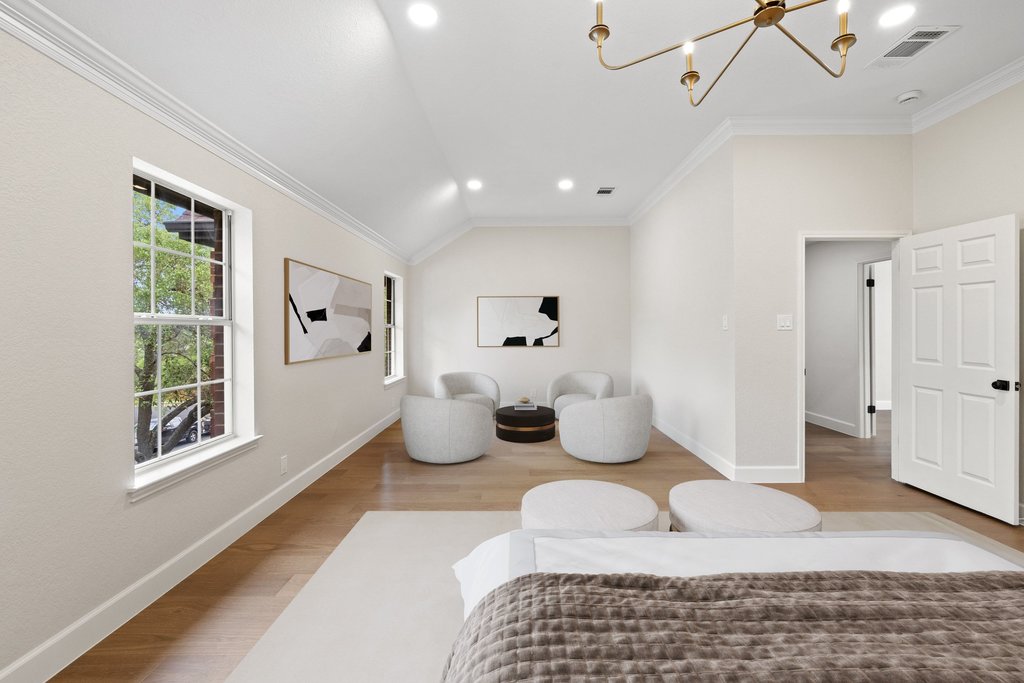 7516 Orrick Drive Austin, TX 78749 - Photo 27 of 40 a living room with furniture