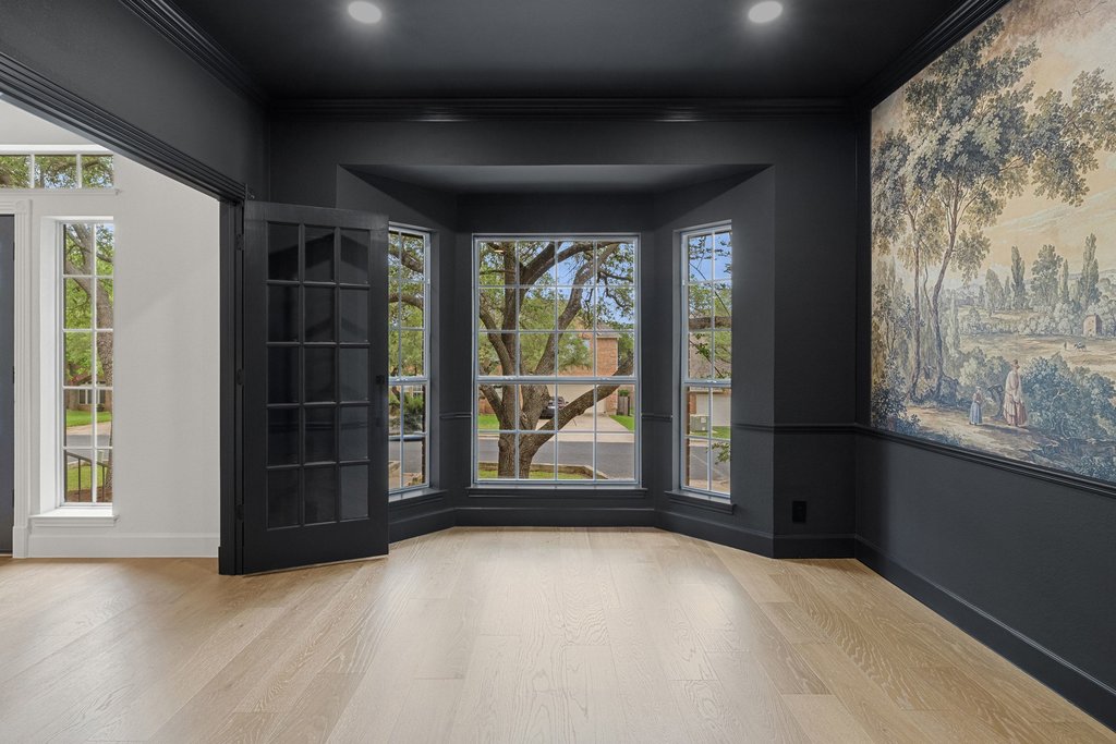 7516 Orrick Drive Austin, TX 78749 - Photo 5 of 40 an empty room with windows