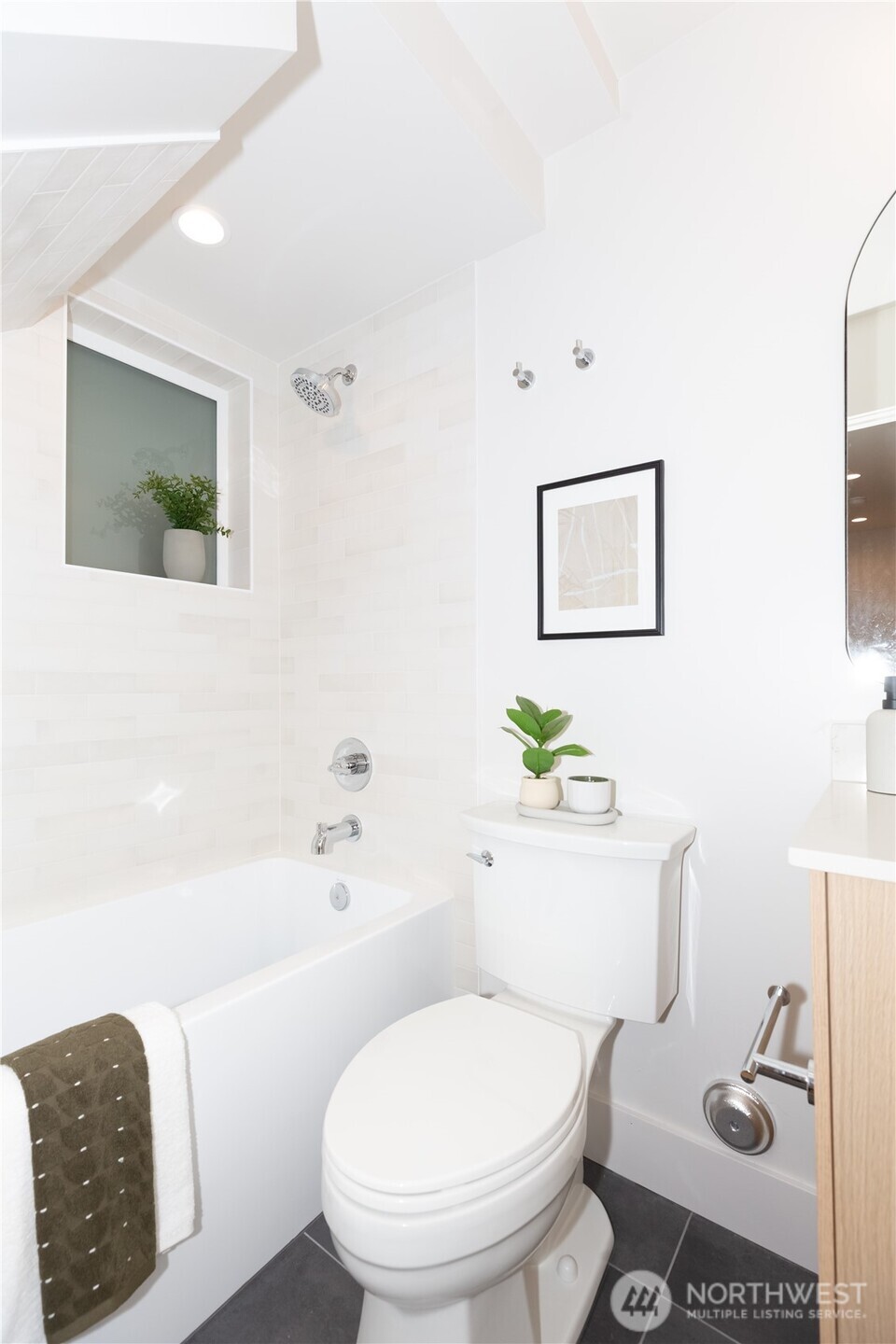 1530 25th Avenue, Unit B Seattle, WA 98122 - Photo 12 of 21