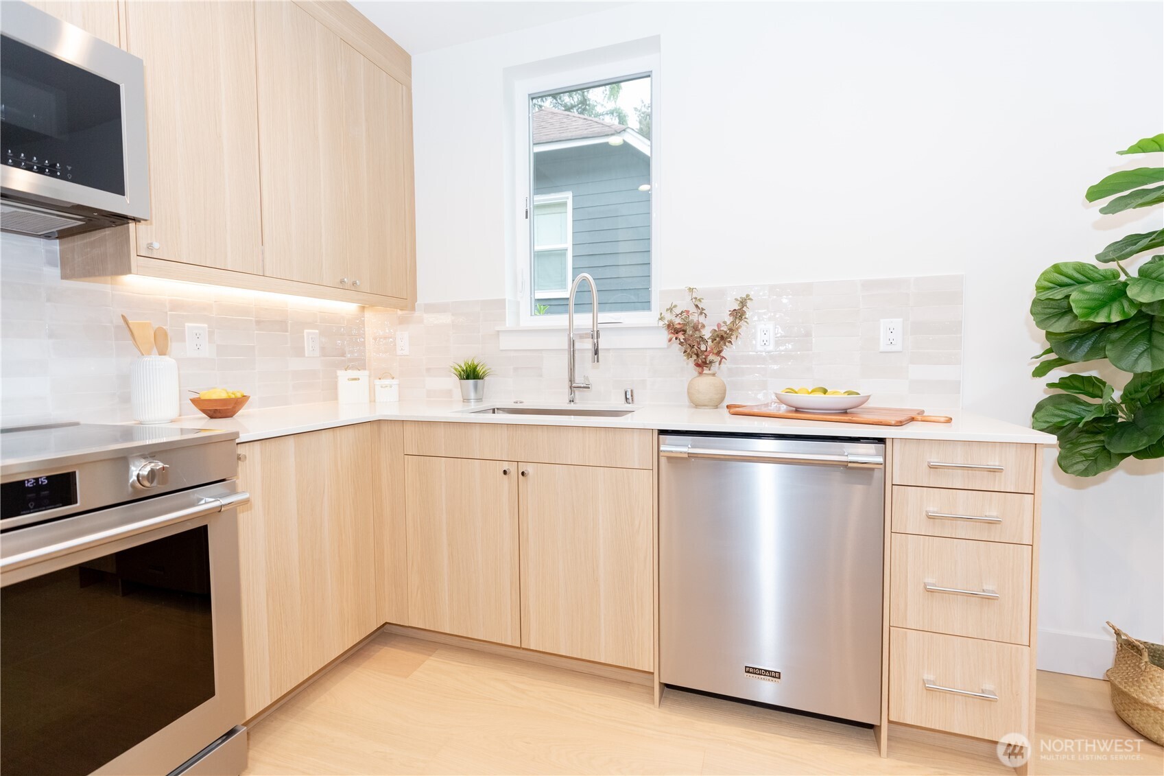 1530 25th Avenue, Unit B Seattle, WA 98122 - Photo 6 of 21