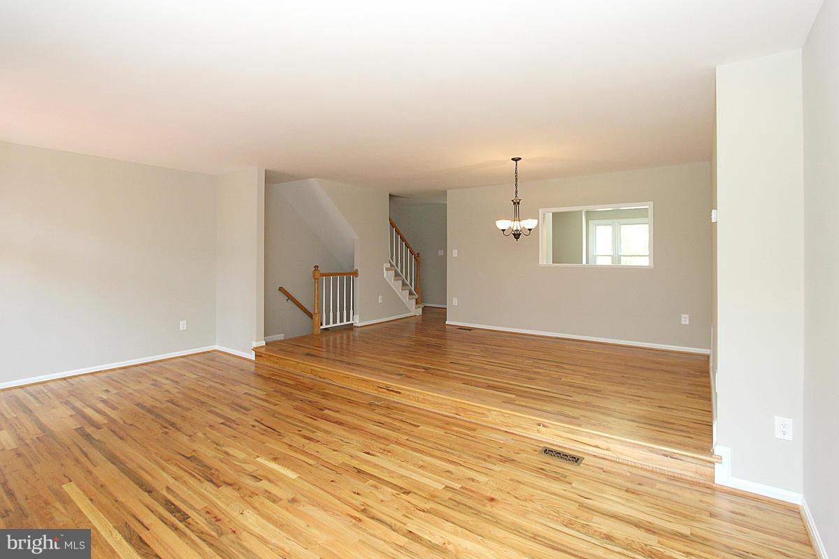 7231 Olde Lantern Way Springfield, VA 22152 - Photo 13 of 30 Living Room