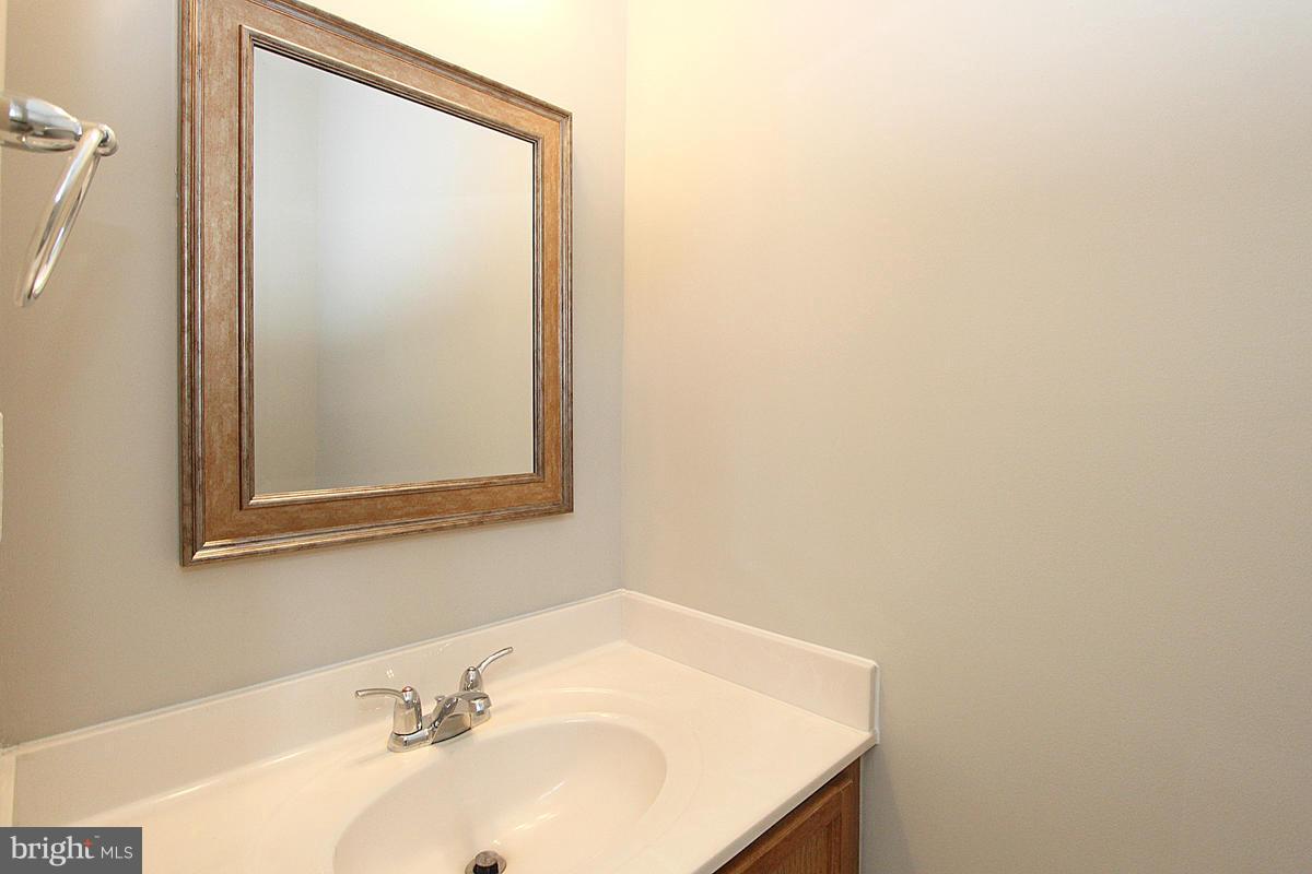 7231 Olde Lantern Way Springfield, VA 22152 - Photo 15 of 30 Bath