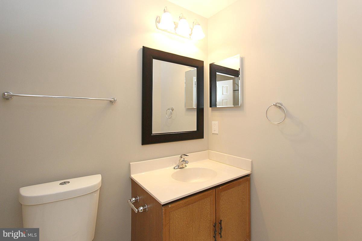 7231 Olde Lantern Way Springfield, VA 22152 - Photo 25 of 30 Bath