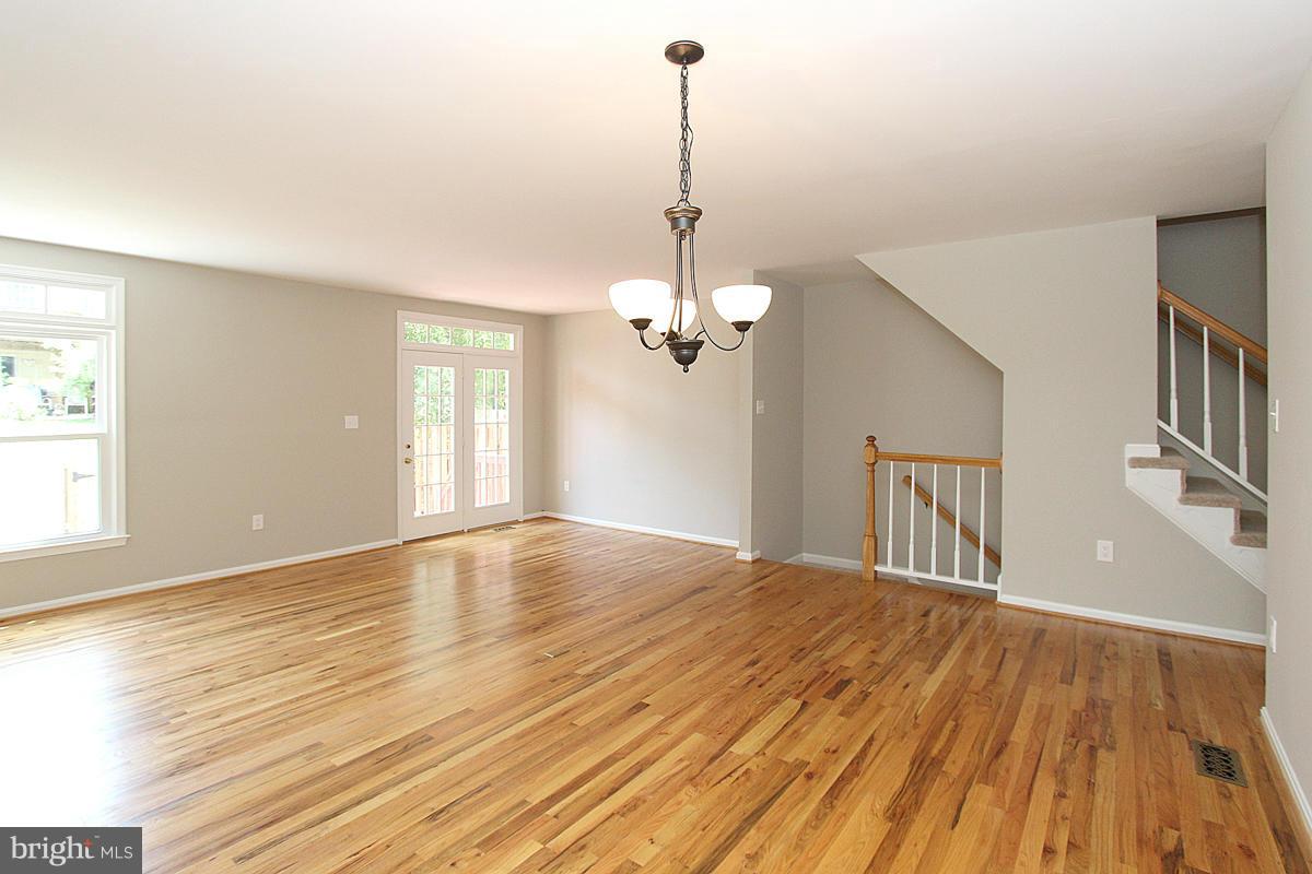 7231 Olde Lantern Way Springfield, VA 22152 - Photo 8 of 30 Living Room