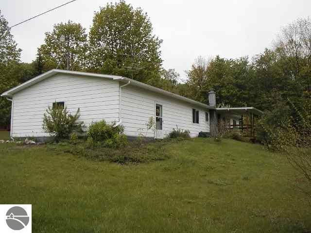 2060 North Jacobson Road Suttons Bay, MI 49682 - Photo 9 of 9 1678373-8.JPG