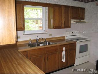 817 Pardee Road Godfrey, IL 62035 - Photo 9 of 17 Gallery Image 9