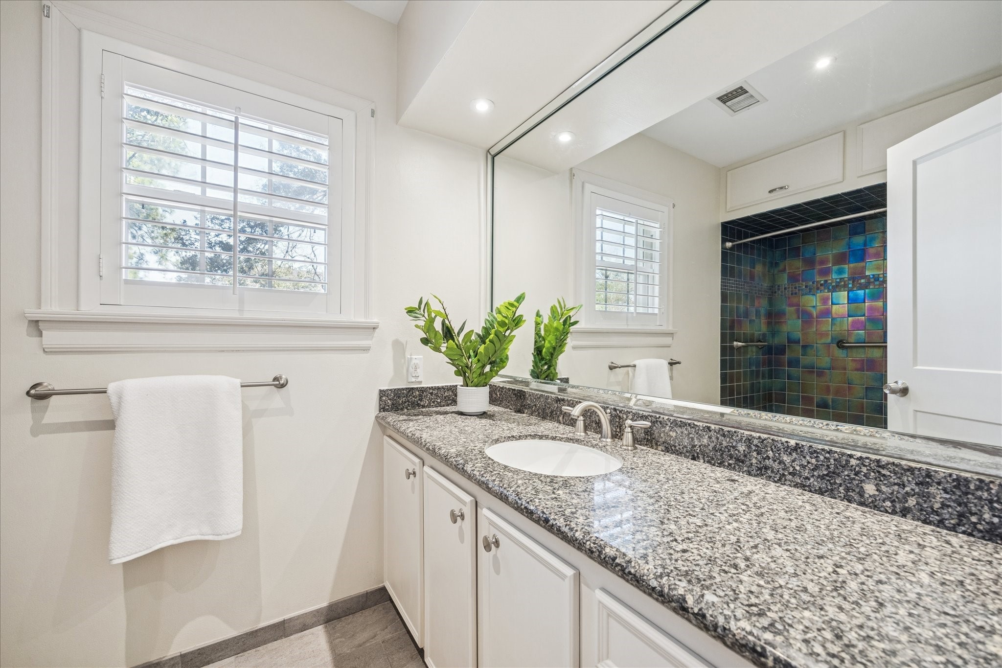 2409 Dryden Road Houston, TX 77030 - Photo 18 of 32 A full bath serves the upstairs secondary bedroom and features a tub/shower combination along with a long vanity that provides ample counter space and storage.