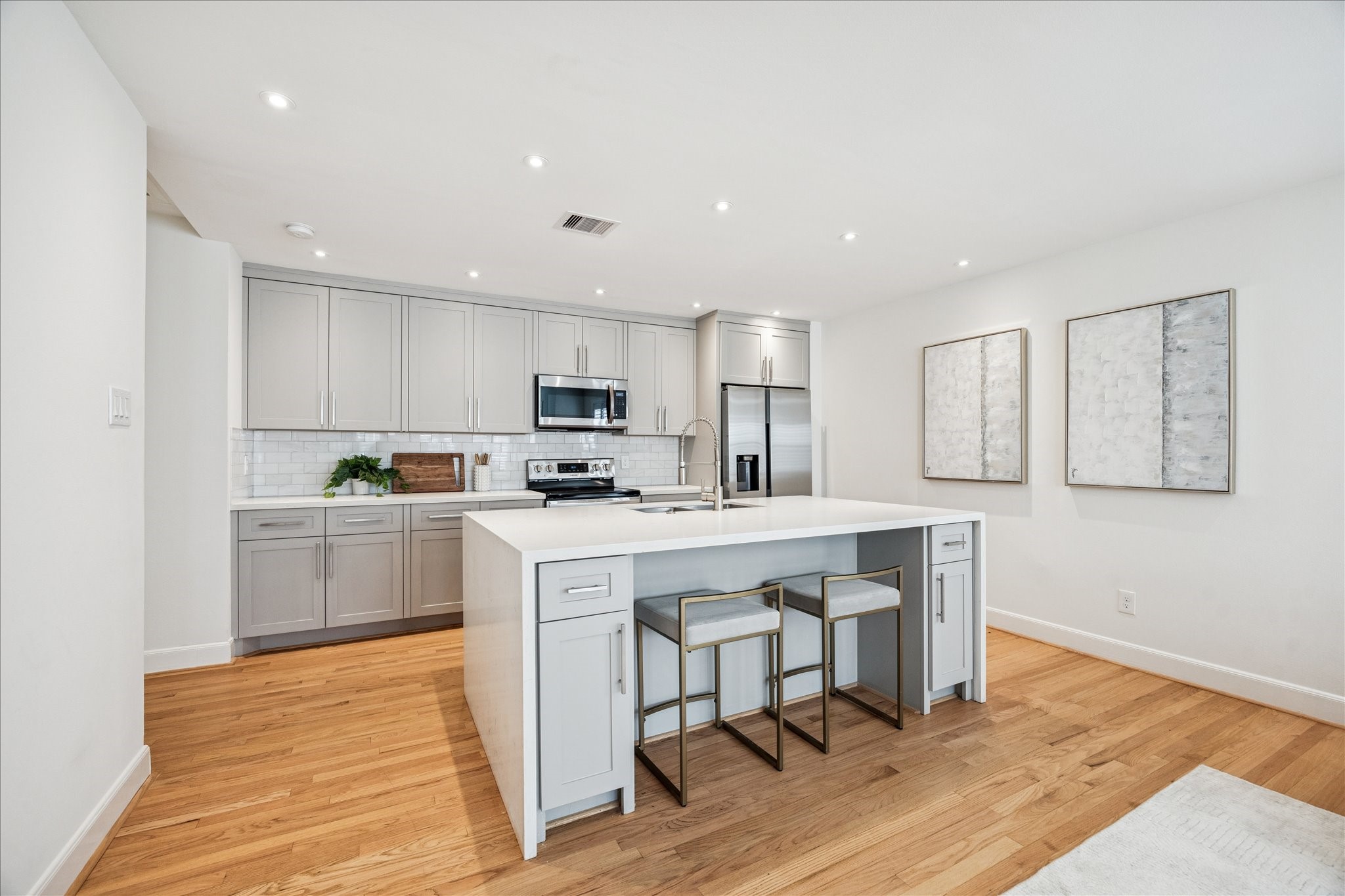 2409 Dryden Road Houston, TX 77030 - Photo 20 of 32 The kitchen is the heart of the space, with an island that offers breakfast bar seating and opens easily to a large family room—perfect for gathering, relaxing, or everyday living.