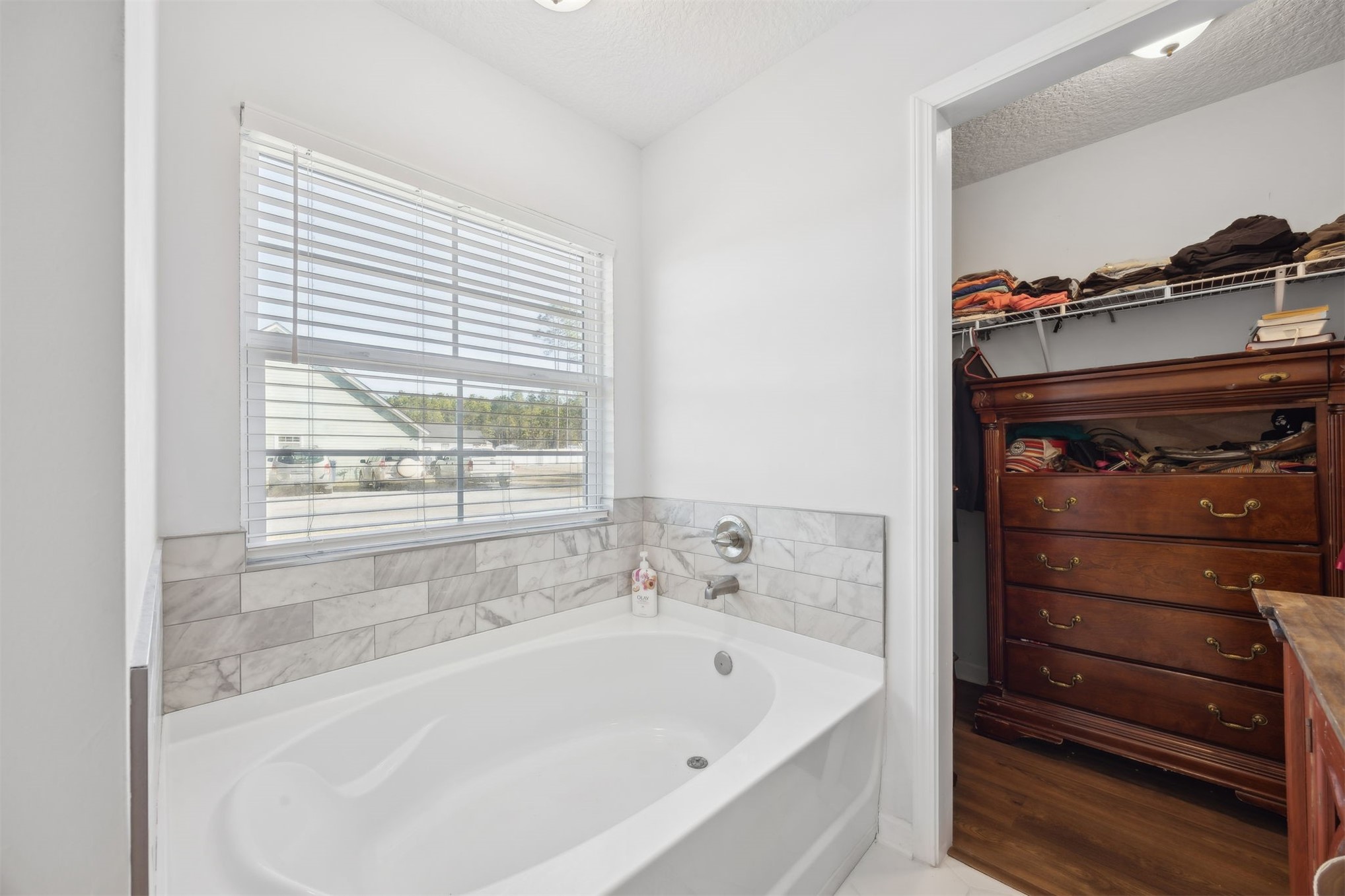 45480 Musslewhite Road Callahan, FL 32011 - Photo 20 of 31 a bathroom with a bathtub and a window