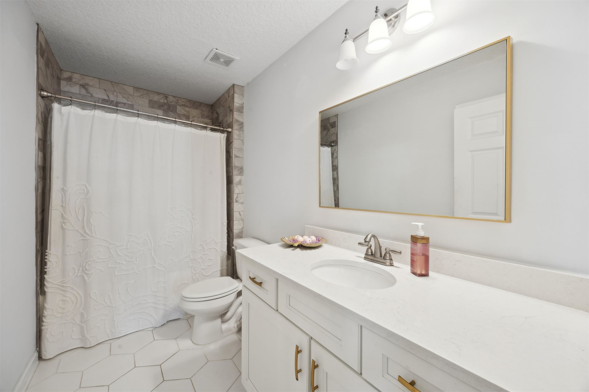 45480 Musslewhite Road Callahan, FL 32011 - Photo 25 of 31 a bathroom with a sink vanity granite and toilet
