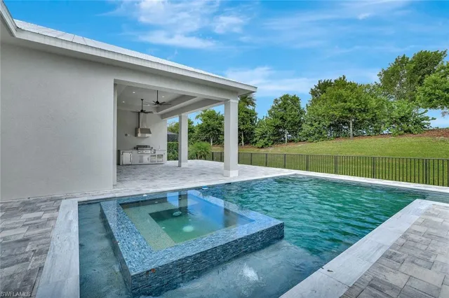 $2,075,000 | 14286 Charthouse Circle, Naples, FL 34114