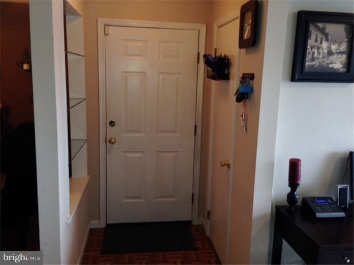 35 Brighton Place Sewell, NJ 08080 - Photo 2 of 18 Foyer