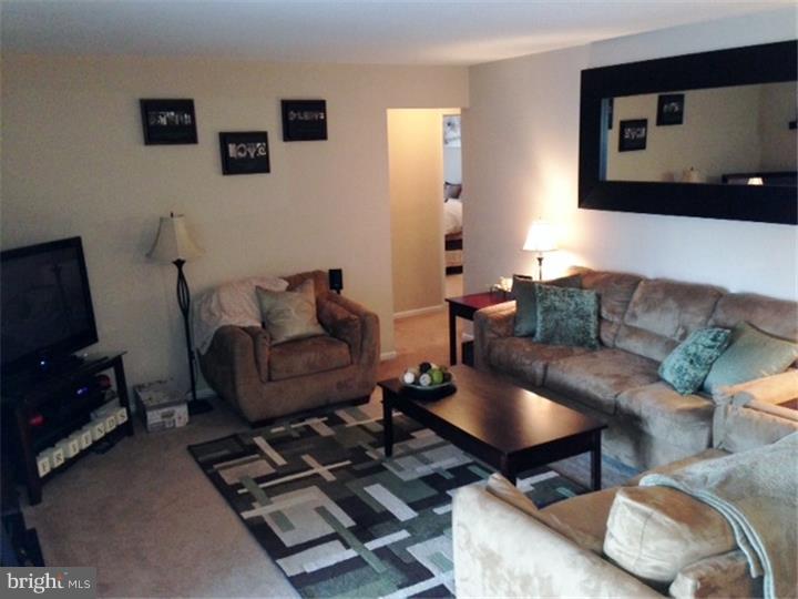 35 Brighton Place Sewell, NJ 08080 - Photo 3 of 18 Living Room
