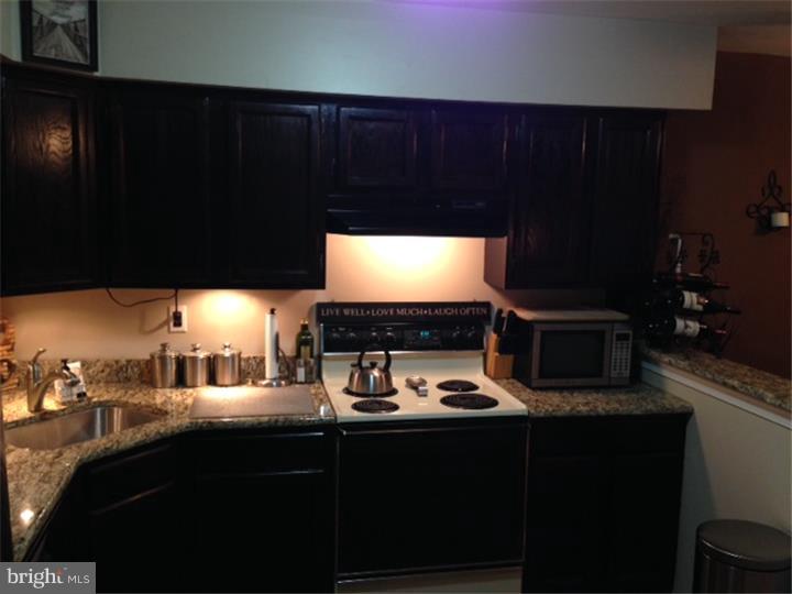 35 Brighton Place Sewell, NJ 08080 - Photo 5 of 18 Kitchen