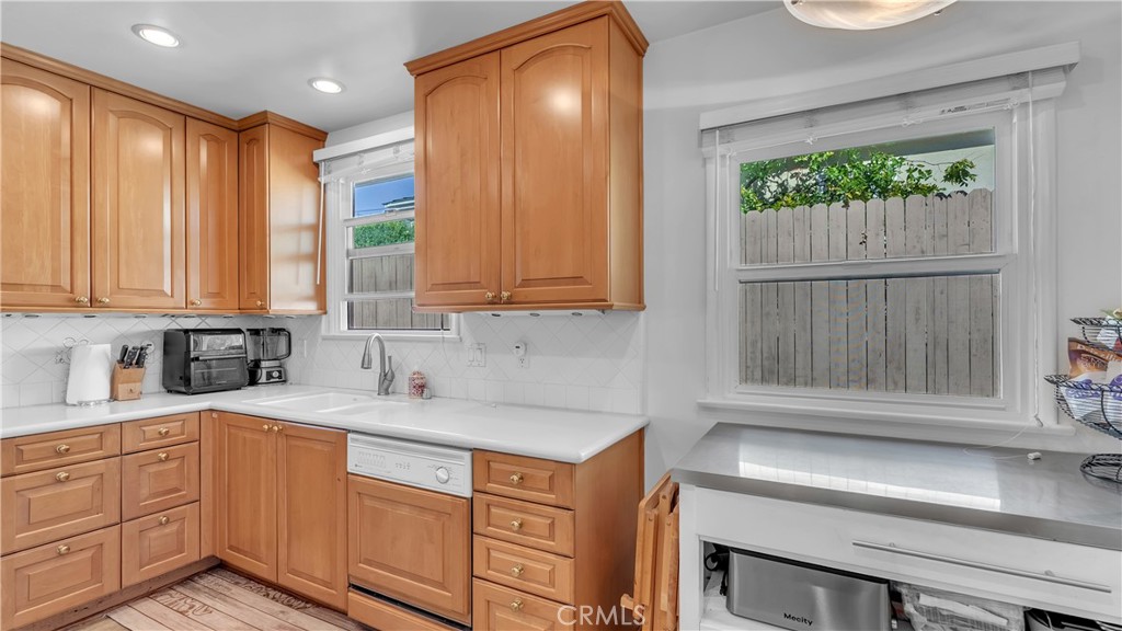 919 Delaware Road Burbank, CA 91504 - Photo 15 of 36