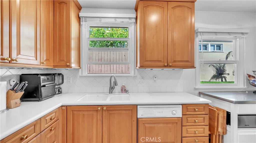 919 Delaware Road Burbank, CA 91504 - Photo 16 of 36