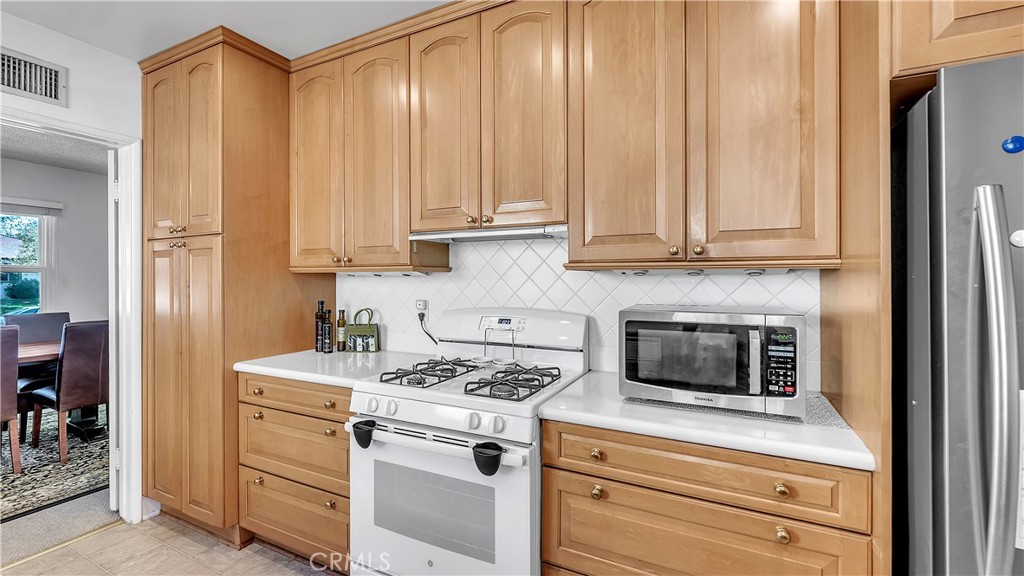 919 Delaware Road Burbank, CA 91504 - Photo 17 of 36